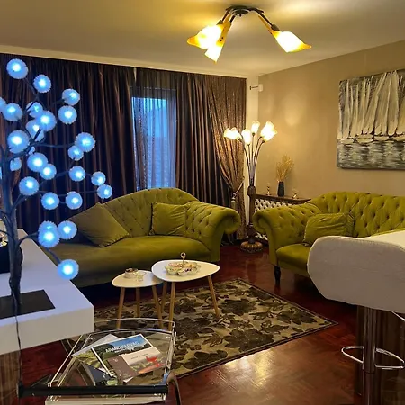Mona Lux Apartment